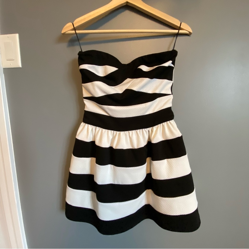 Sweetheart Neck Black and White mini dress